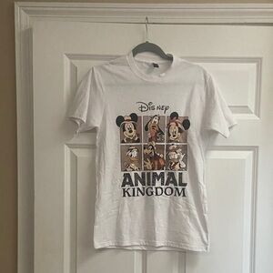 🧡 Women’s Disney Animal Kingdom short sleeve t-shirt